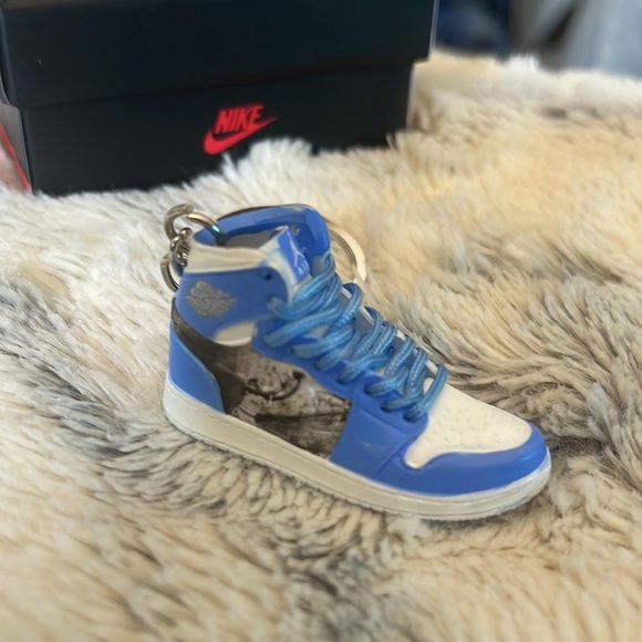 Jordan Other - Air Jordan I Mid “Last Shot” Keychain